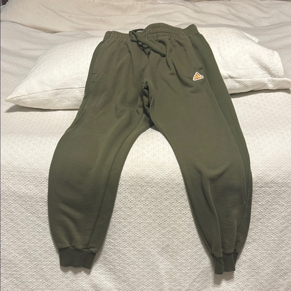 Adidas olive green men’s small joggers size